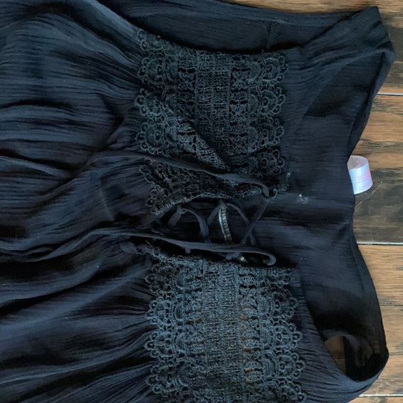Large Black Cute top goes with everything. - Picture 2 of 2